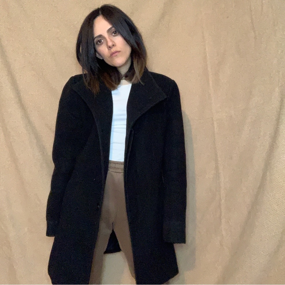Yuqun Black Coat